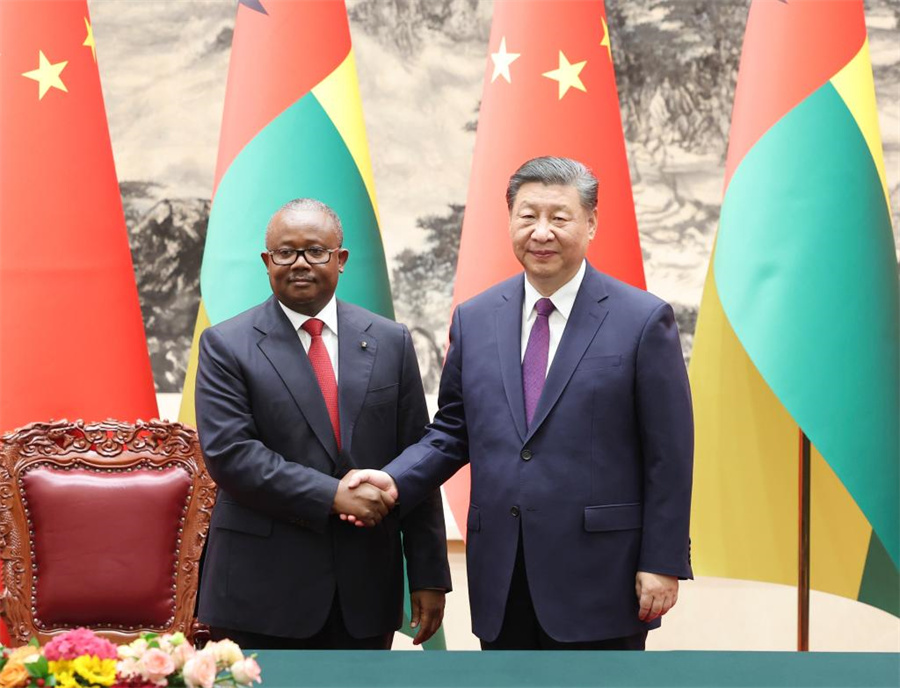 Chinese, Guinea-Bissau presidents hold talks, elevate ties